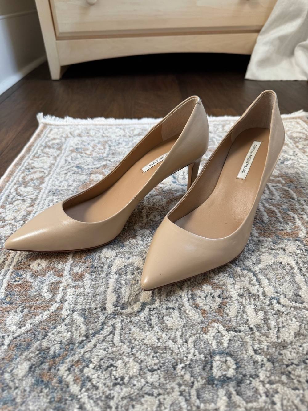 Diane Von Furstenberg Pointed-Toe Nude Leather Pumps size 10